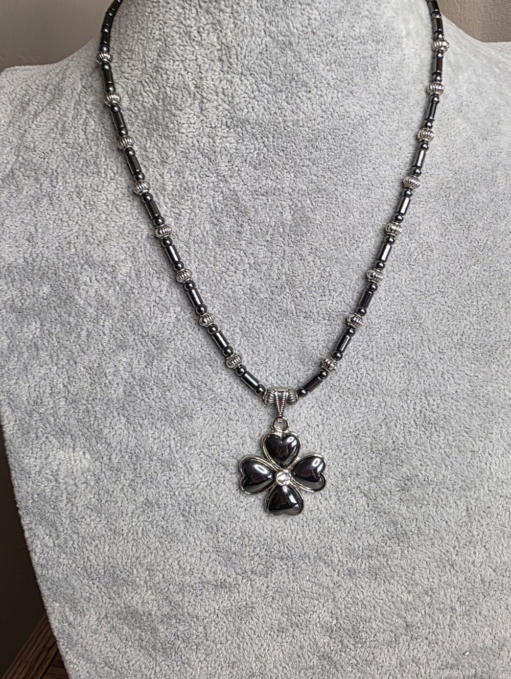 Hematite Black Four-Heart Flower Pendant Necklace Magnetic Closure - Picture 2 of 7